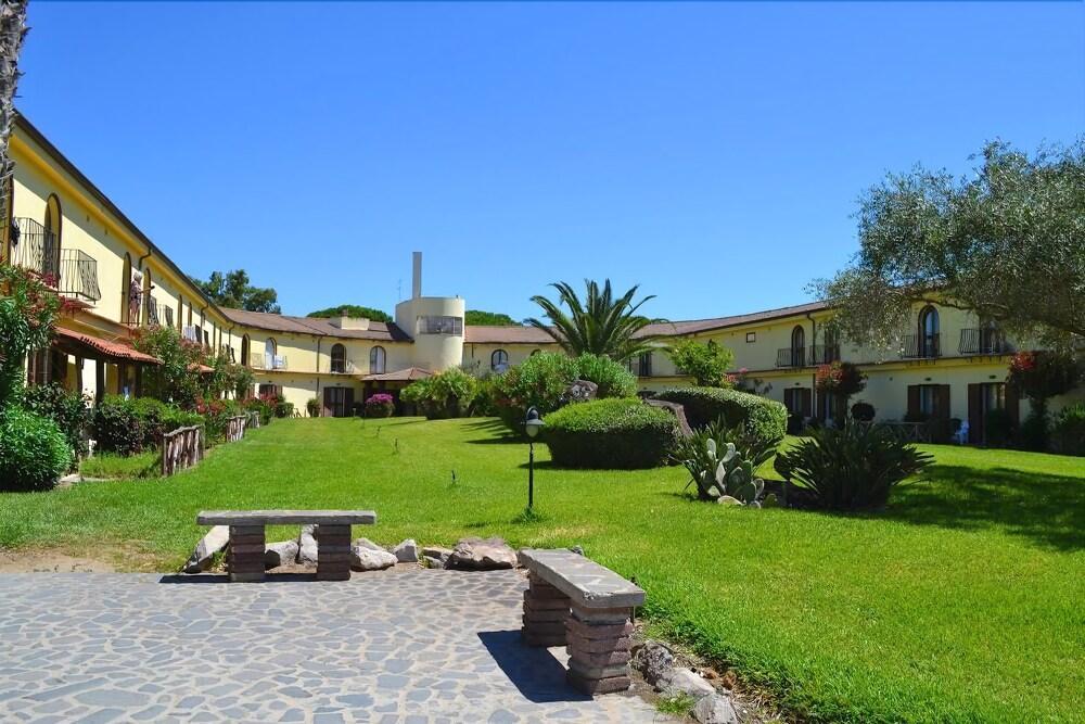 Horse Country Resort Congress & Spa - Hotel Ribot أربورْيا المظهر الخارجي الصورة