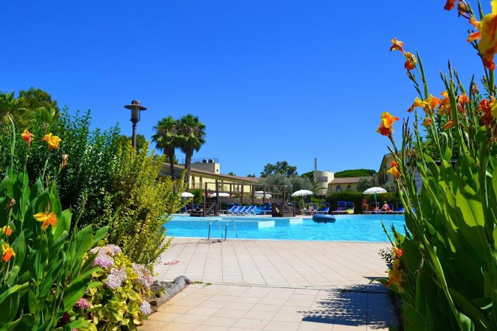 Horse Country Resort Congress & Spa - Hotel Ribot أربورْيا المظهر الخارجي الصورة